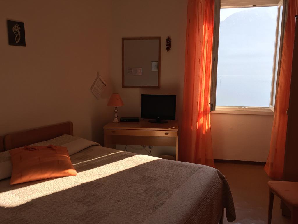 Hotel Plinio Lenno Buitenkant foto